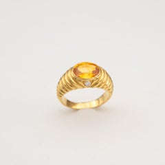 Bague de cocktail vintage des années 1980 en or 18 carats, sertie d'un saphir jaune et de diamants, à motif godronné