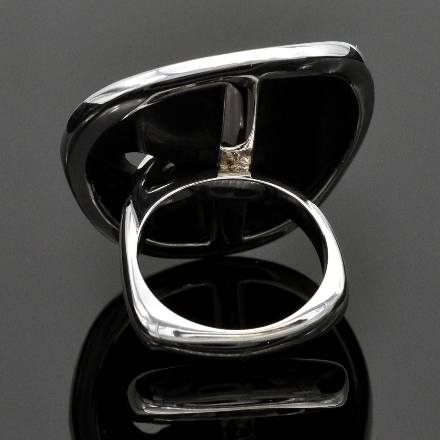 Modern Onyx and Diamond White Gold Ring In New Condition For Sale In Monte Carlo, MC