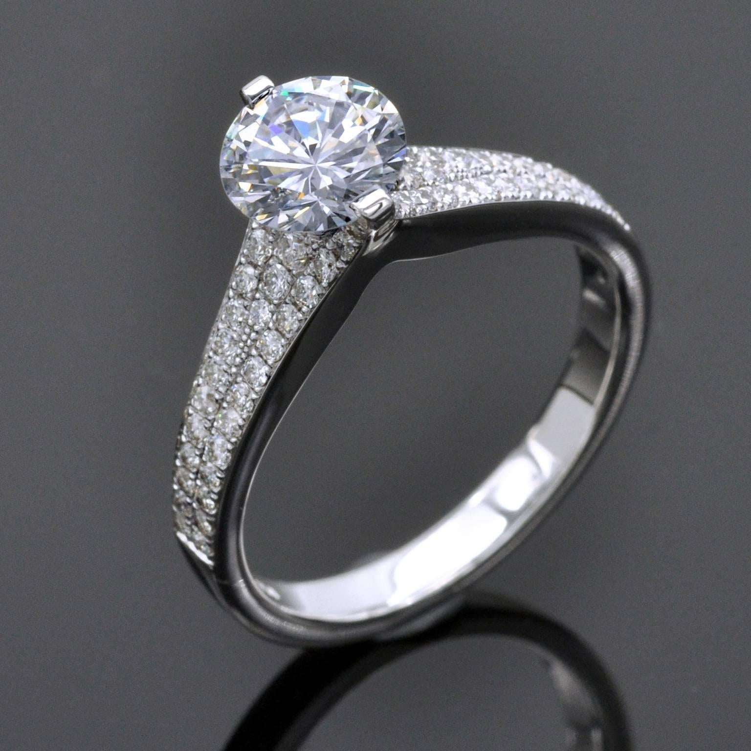 0, 89 Karat zertifizierter Diamant 18 Karat Weißgold  Verlobungsring (Zeitgenössisch)