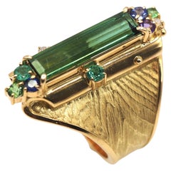 Cocktailring aus 18-karätigem Gold mit einem grünen Turmalin von 3,50 Karat, einem Amethyst und einem Diamanten
