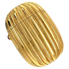 Bulgari Clutch-Etui „Miniaudiere“ aus 18-karätigem Gelbgold mit rotem Edelstein-Cabochon