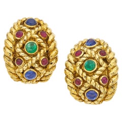 David Webb : boucles d'oreilles à clip en or jaune 18 carats, ornées de rubis, de saphirs et d'émeraudes en cabochon