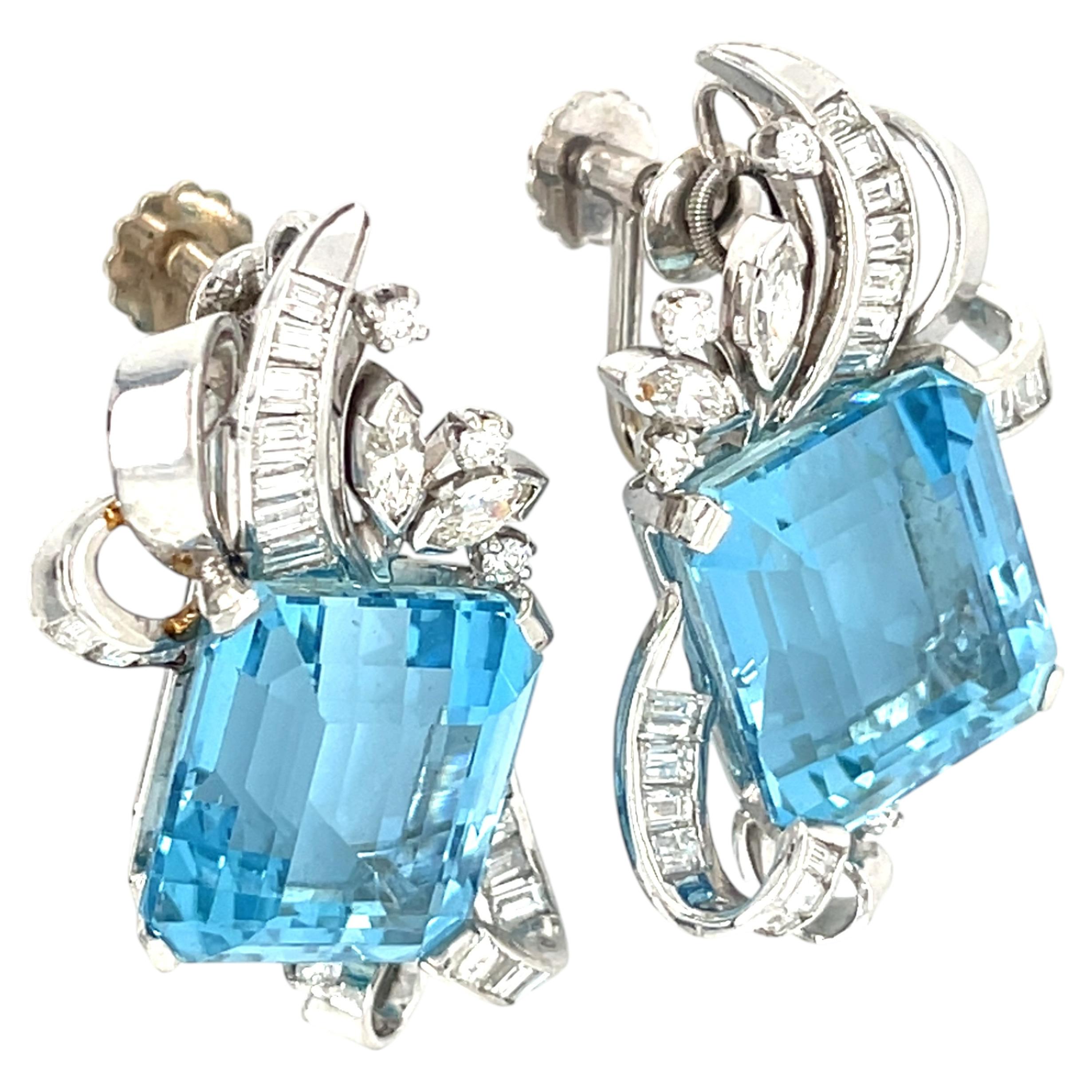 Pendientes de clip de aguamarina y diamantes engastados en platino, 22,6gr