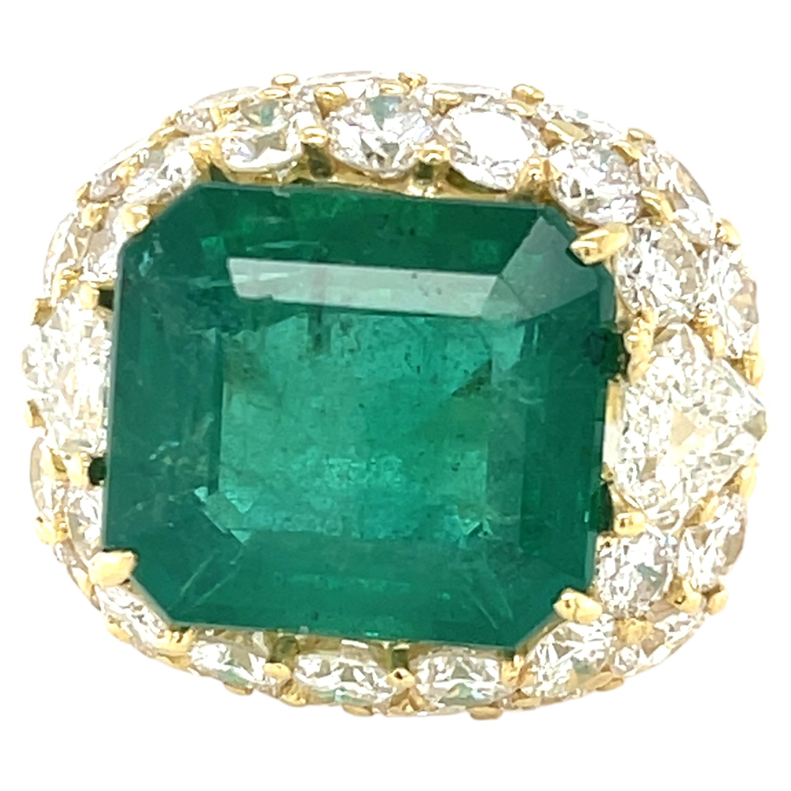 18k Yellow Gold Ring W/10.28 Carat Emerald and Diamonds - Size 8 For Sale