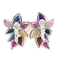 Superbes boucles d'oreilles uniques en or blanc 18 carats, ornées de motifs végétaux sculptés dans des pierres semi-précieuses