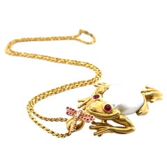 Pendentif grenouille en or jaune 18k avec perle de culture d'eau douce par Avi Raz 14k Chaîne de 18".