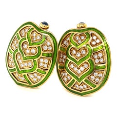 Judith Leiber Ohrringe aus 18-karätigem Gelbgold mit Emaille, 1,35 Karat Diamanten und 0,30 Karat Saphiren