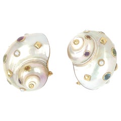 Trianon - Boucles d'oreilles en or 18 carats avec nacre et pierres précieuses