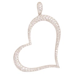 Pendentif Piaget en forme de cœur extra-large, en or blanc 18 carats, serti de diamants en pavé (3 carats)