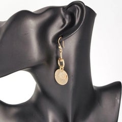 Orecchini Gucci in oro giallo 18 carati con motivo “Ape e morso da cavallo” della collezione “Dangle Drop” – Rari