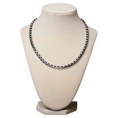 Louis Vuitton Le Damier : grand collier en or blanc 18 carats, 124 diamants de 7 mm, 5,83 carats au total