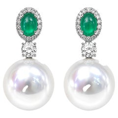 Orecchini pendenti con perla bianca dei Mari del Sud da 12–13 mm, smeraldo e diamanti naturali, in oro 18 carati