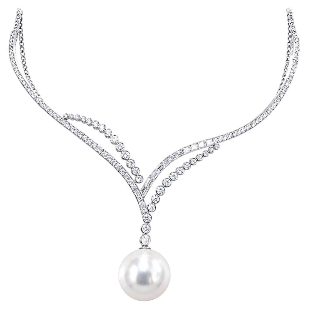 Collar llamativo de oro blanco de 18 quilates con forma de V, dos hileras de diamantes y una gran perla del Mar del Sur