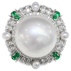 Anello da cocktail unico nel suo genere con perla australiana dei Mari del Sud, smeraldo e diamanti