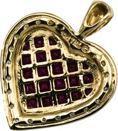 Colgante de corazón de oro amarillo de 10k con rubí y detalles de diamantes de 1,0 CT