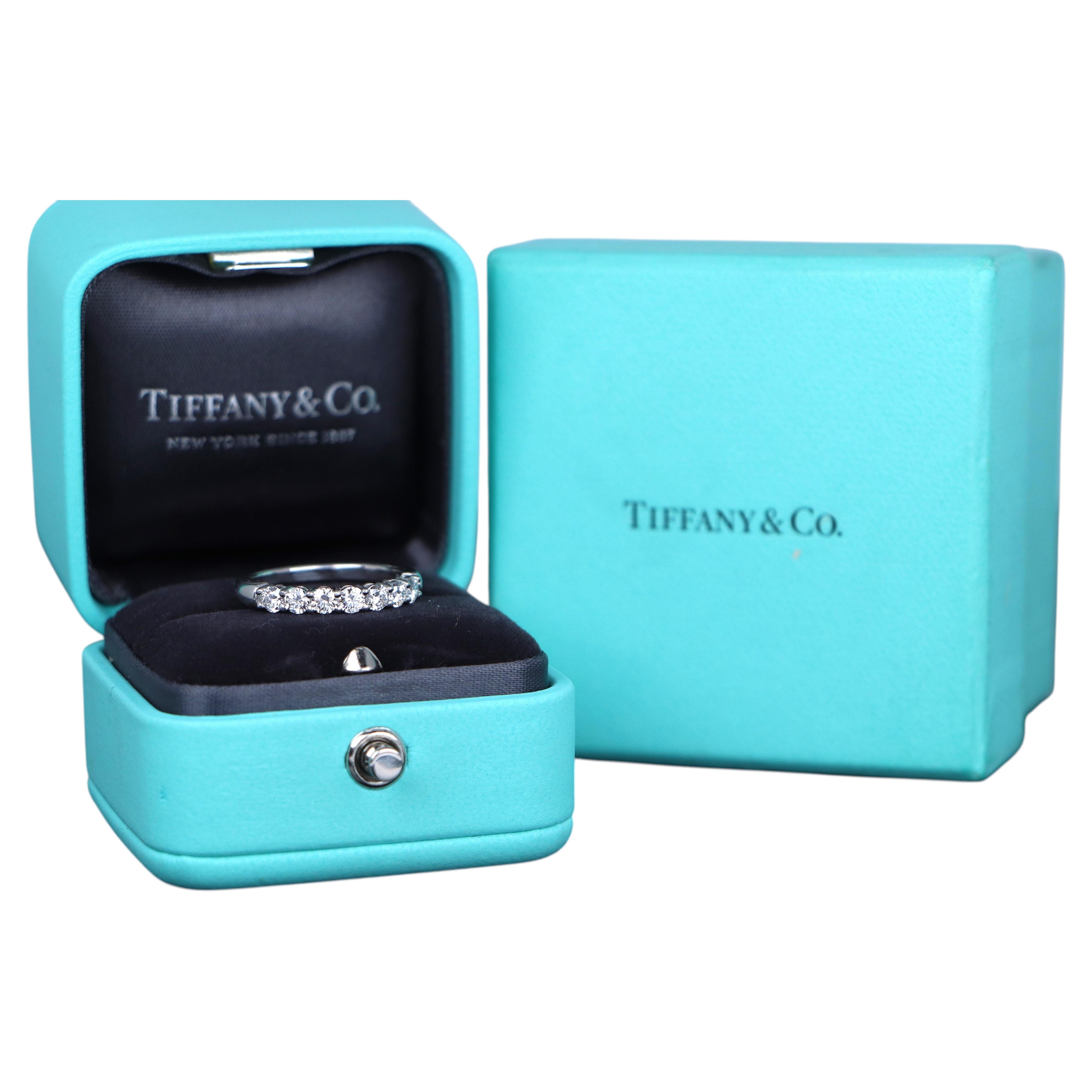 26643 Bague de mariage Tiffany & Co en platine, 3 mm, collection « Forever », diamant de 0,57 ct, taille 6 en vente