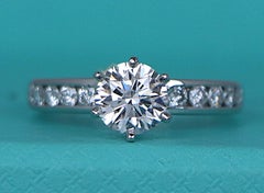 22115 Tiffany & Co. Verlobungsring aus Platin mit einem Diamanten der Reinheit H und der Qualität VS2 (1,00 Karat) in Kanalfassung, Größe 5,25