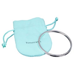 22113 Tiffany & Co. 21,3 g ITALIE Argent sterling 925 Bracelet jonc avec logo, 7,75 pouces