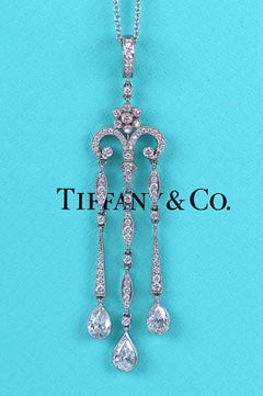 15268 Collana con ciondolo a goccia in platino di Tiffany & Co. con diamante rotondo a forma di pera da 1,81 ct