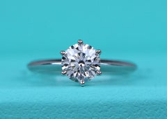 26883 Tiffany & Co. Bague de fiançailles en platine avec un diamant rond de 1,20 ct, pureté I, qualité VS1, serti à 6 griffes