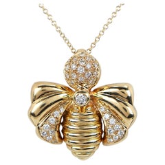 22315 Chaumet Paris Halskette mit Anhänger in Form einer Hummel aus 18 Karat Gelbgold mit Pavé-Diamanten