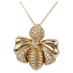 22315 Chaumet Paris Halskette mit Anhänger in Form einer Hummel aus 18 Karat Gelbgold mit Pavé-Diamanten