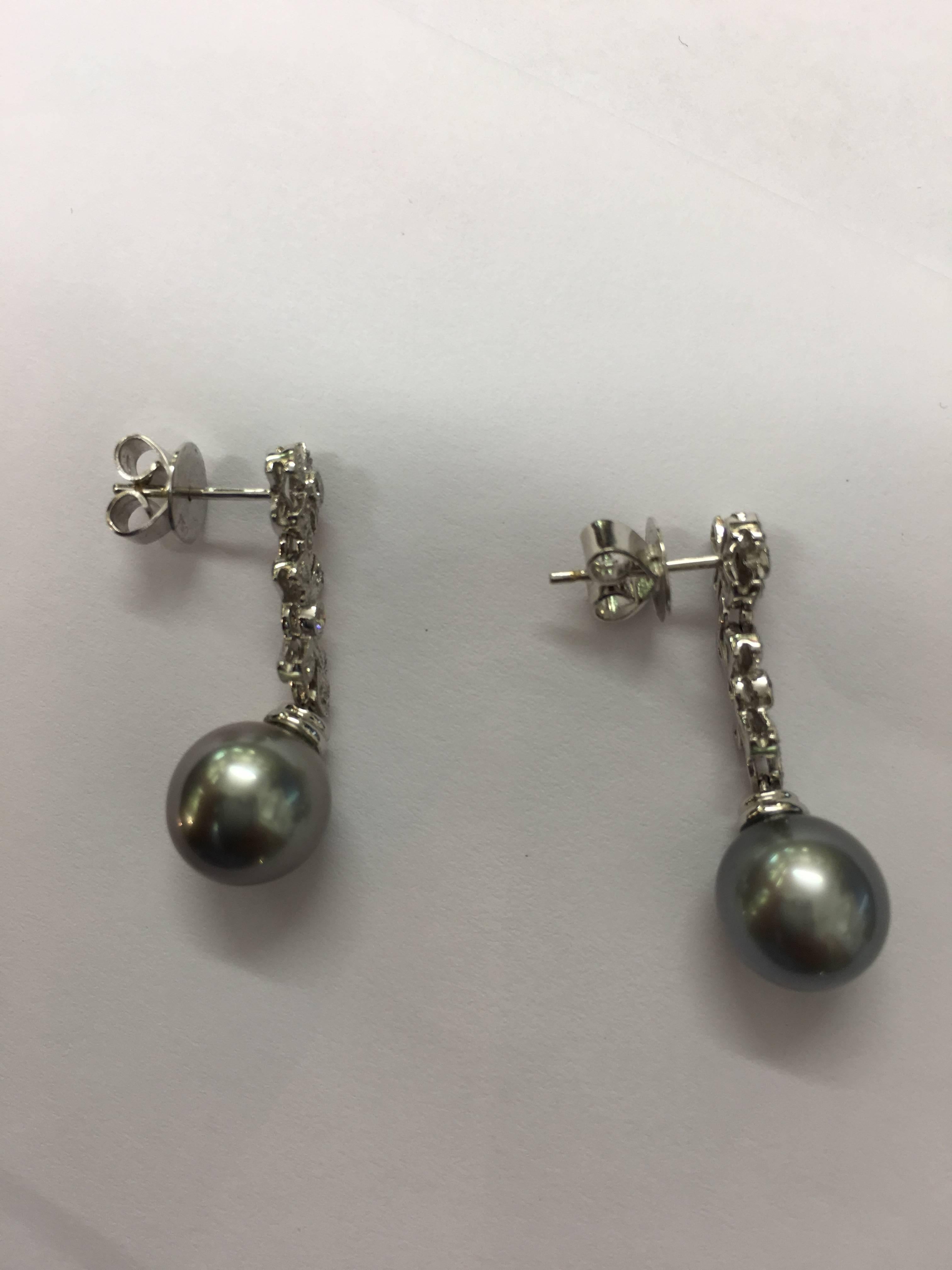 Contemporary Grey Tahitian Pearl Diamond Gold Drop Earrings For Sale