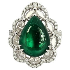 Verdant III – Canopy - Smeraldo colombiano a cabochon incastonato con diamanti in un anello in oro 18 carati