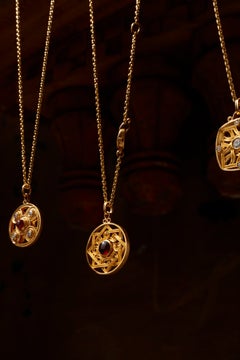 Othosia Diatrita Necklace