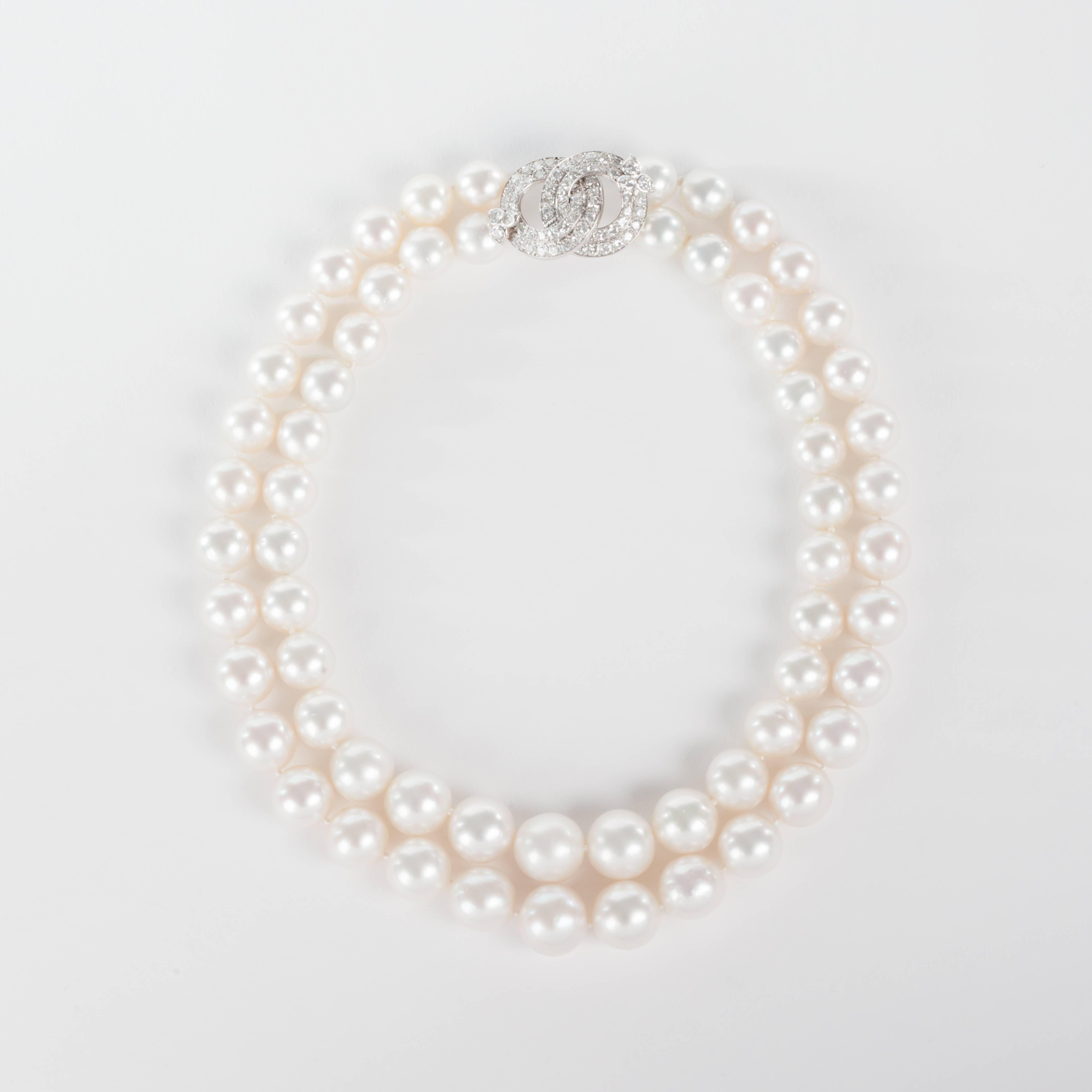 Stunning Diamond Pearl south sea necklace double row 
signed on the claps full pavé diamonds van cleef & arpels 
ref:11640
Platinum 15,38 Grammes
5 carats of diamonds 
pearl size 14 to 19 mm
circa 1960