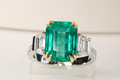 GRS Certified 5.47 Carat Emerald and Diamond 18K Two-Tone Gold Ring