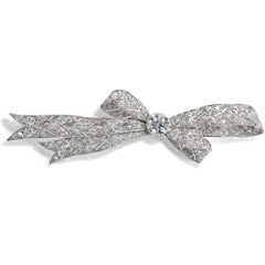 Luxurious Bow Brooch With 6.00 ct Diamonds in Platinum, c. 1925, in antique case