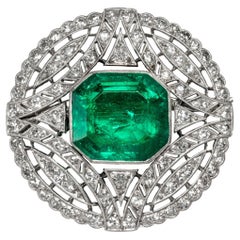 Art Deco Brooch With Colombian Emerald & Diamonds in Platinum, ca. 1930