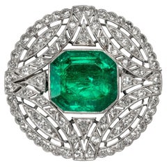 Art Deco Brooch With Colombian Emerald & Diamonds in Platinum, ca. 1930