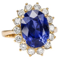 Vintage Ring with 7.71 ct Untreated Ceylon Sapphire & Diamonds in Gold, 1980s