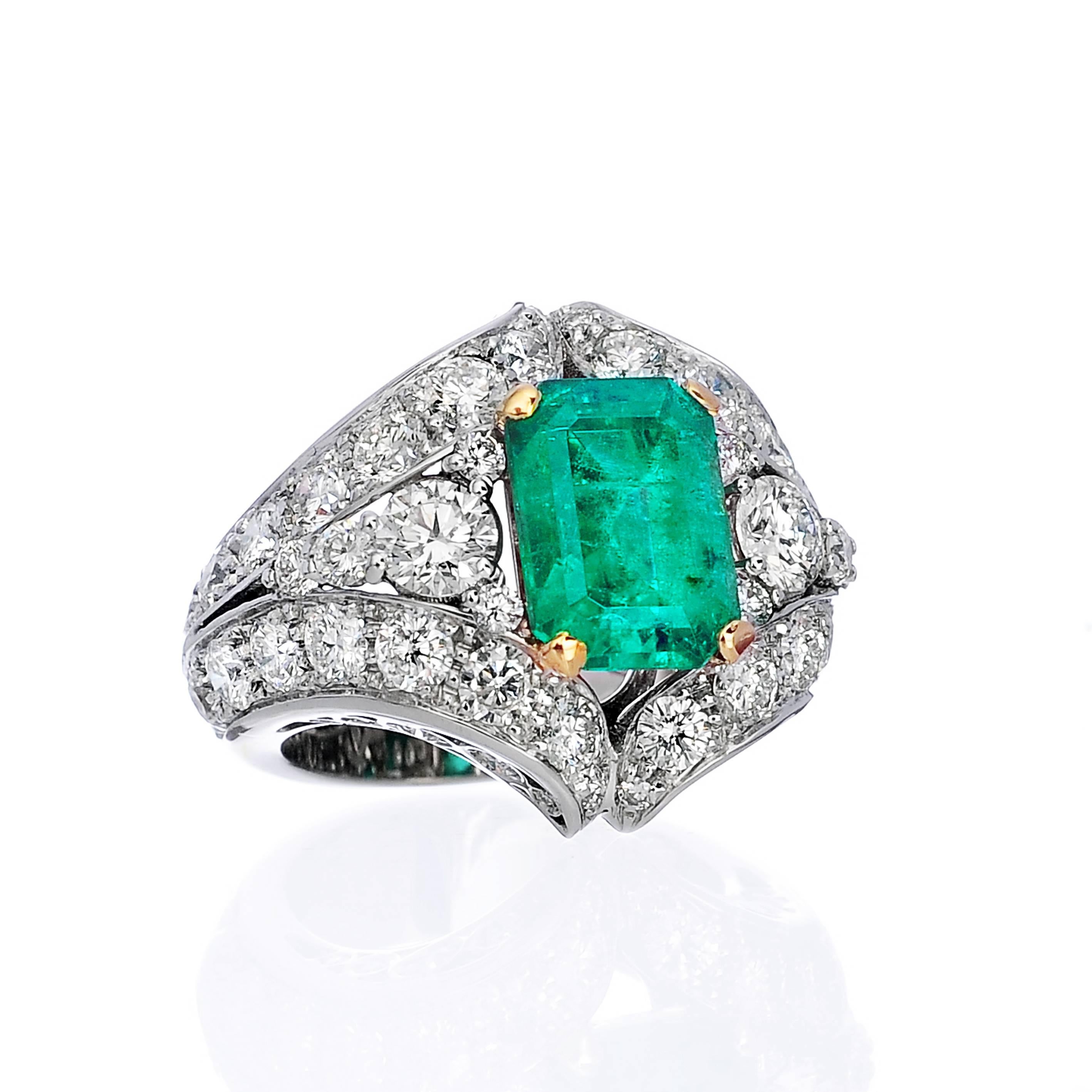 18k white gold Emerald and White Diamonds Ring. Unique Piece.
Emerald: ct 3.80 apx
Diamonds: ct 7.00 apx