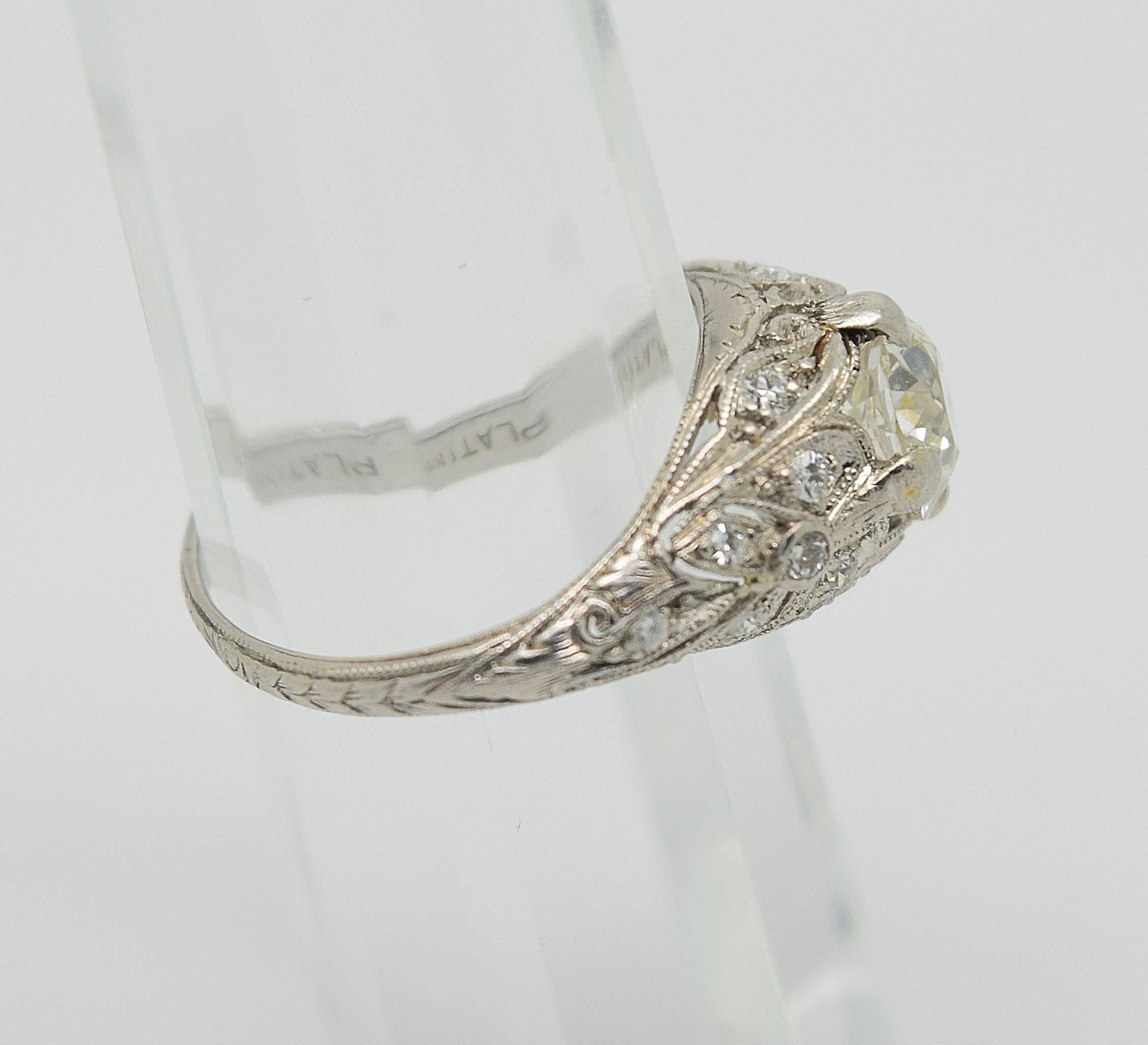 1920s Art Deco 1.20 Carat Diamond Platinum Engagement Ring In Excellent Condition For Sale In Chicago, IL