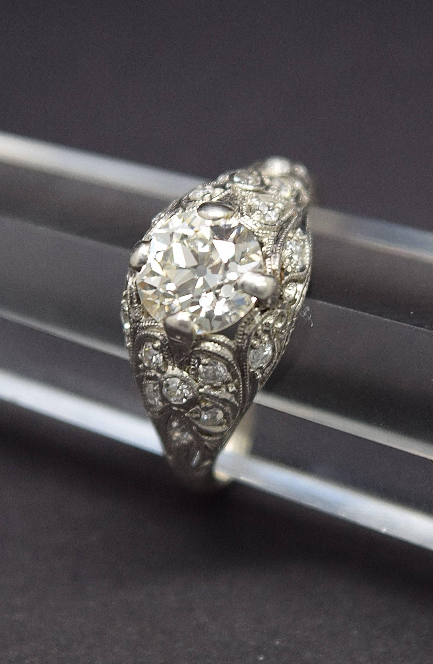 Women's 1920s Art Deco 1.20 Carat Diamond Platinum Engagement Ring For Sale