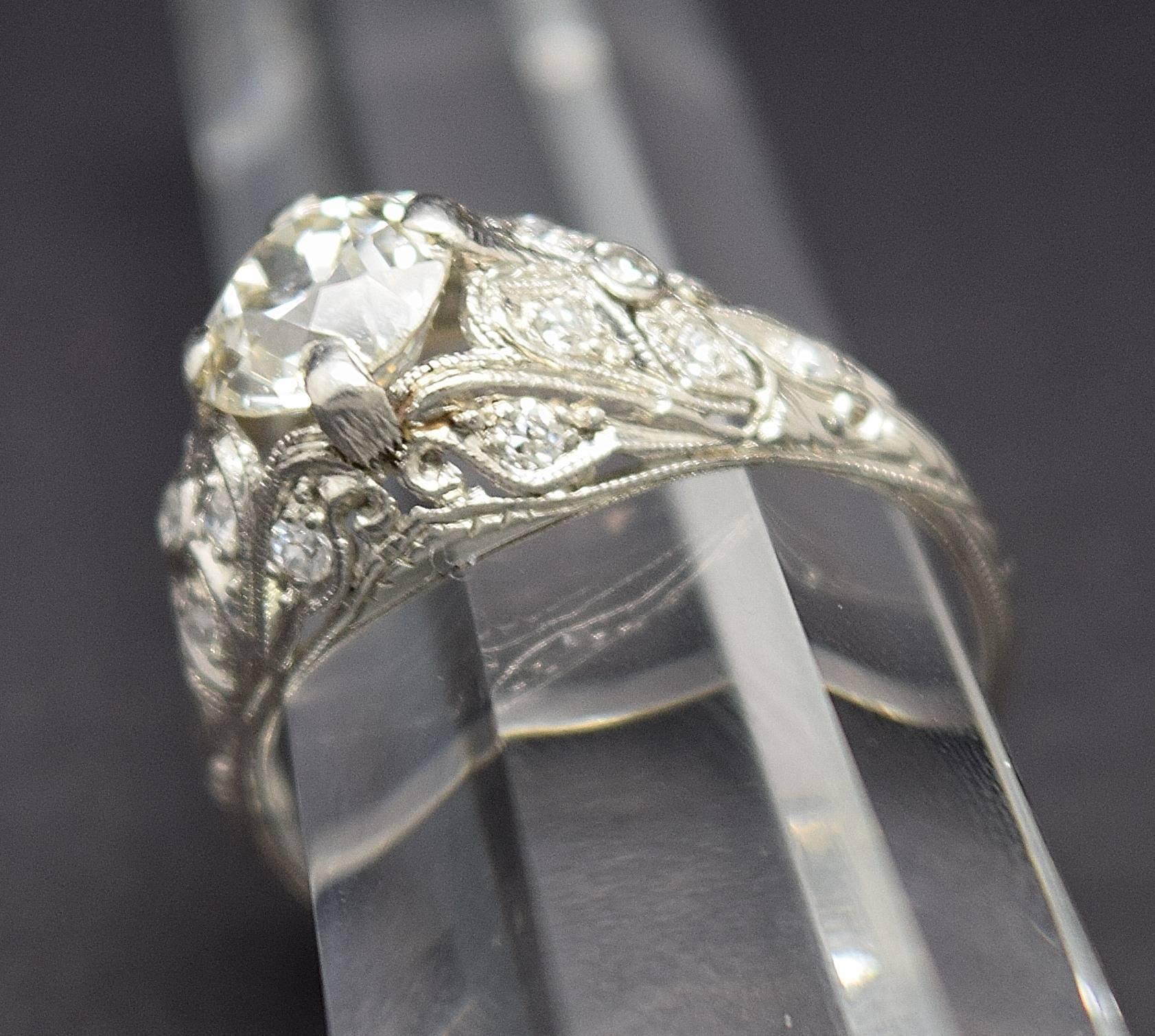 1920s Art Deco 1.20 Carat Diamond Platinum Engagement Ring For Sale 1