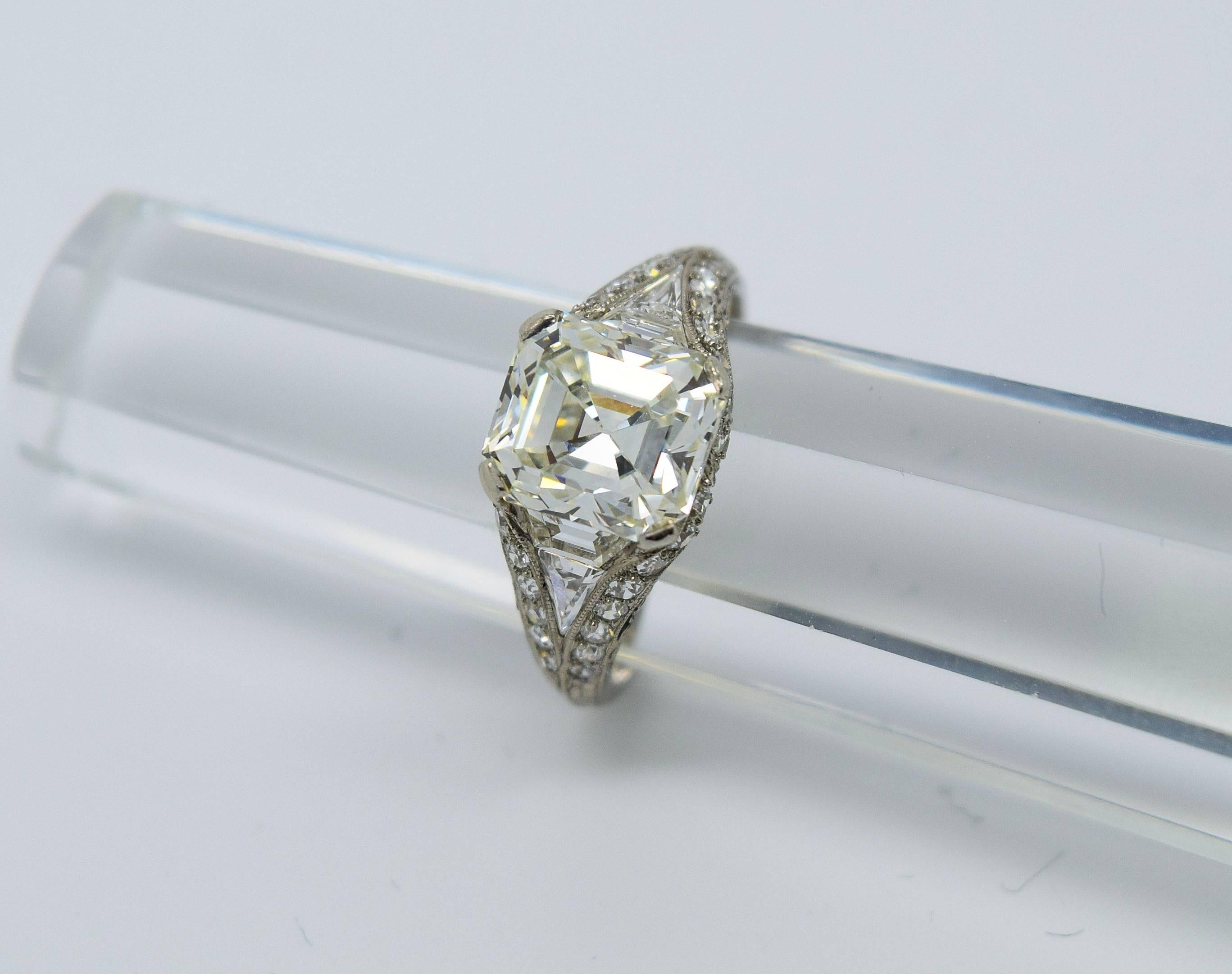 Bailey Banks and Biddle Fine Art Deco 2.70 Carat Diamond and Platinum Ring In Excellent Condition In Chicago, IL