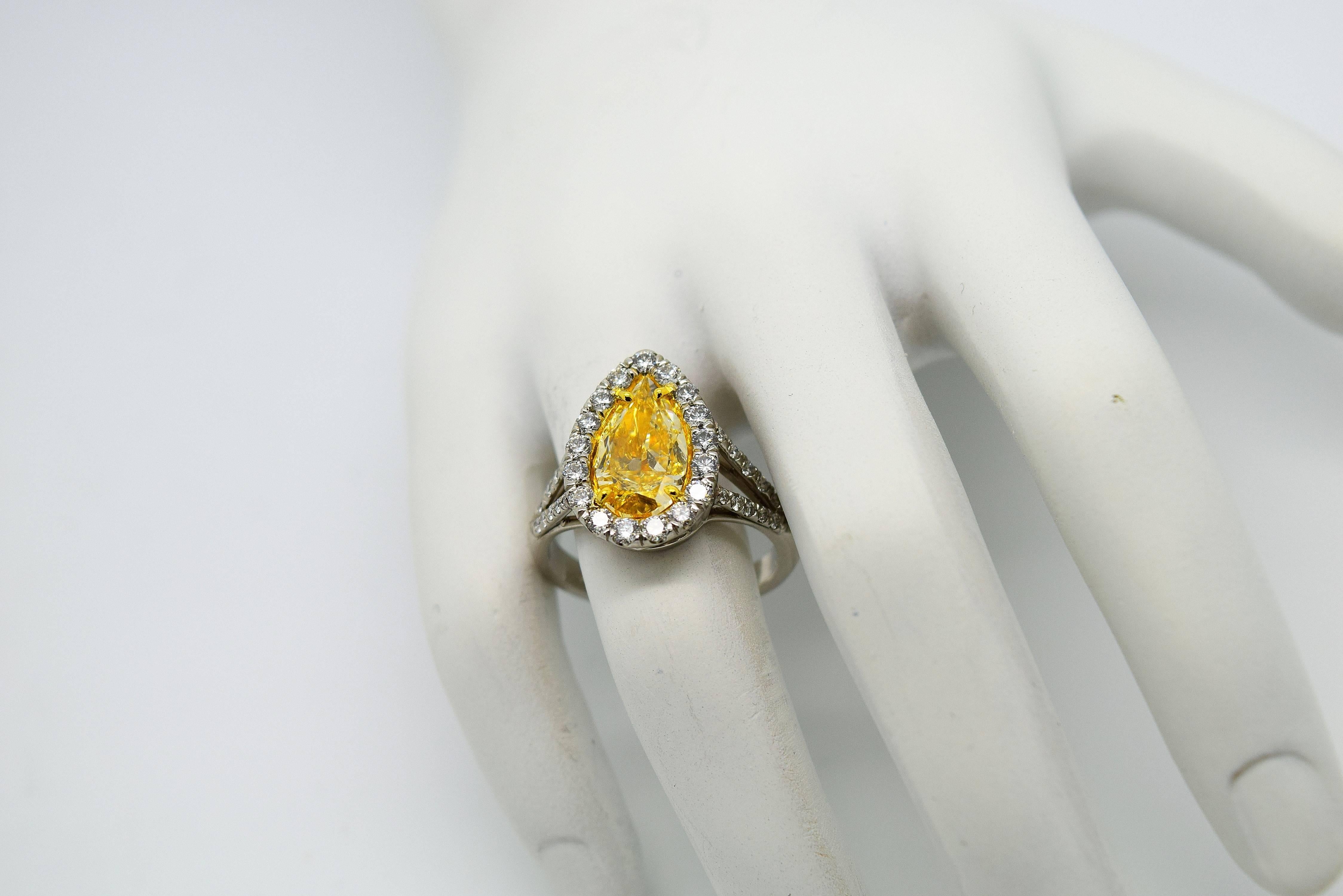 2.01 Carat Natural Yellow Pear Shaped Diamond Gold Platinum Ring In New Condition In Chicago, IL