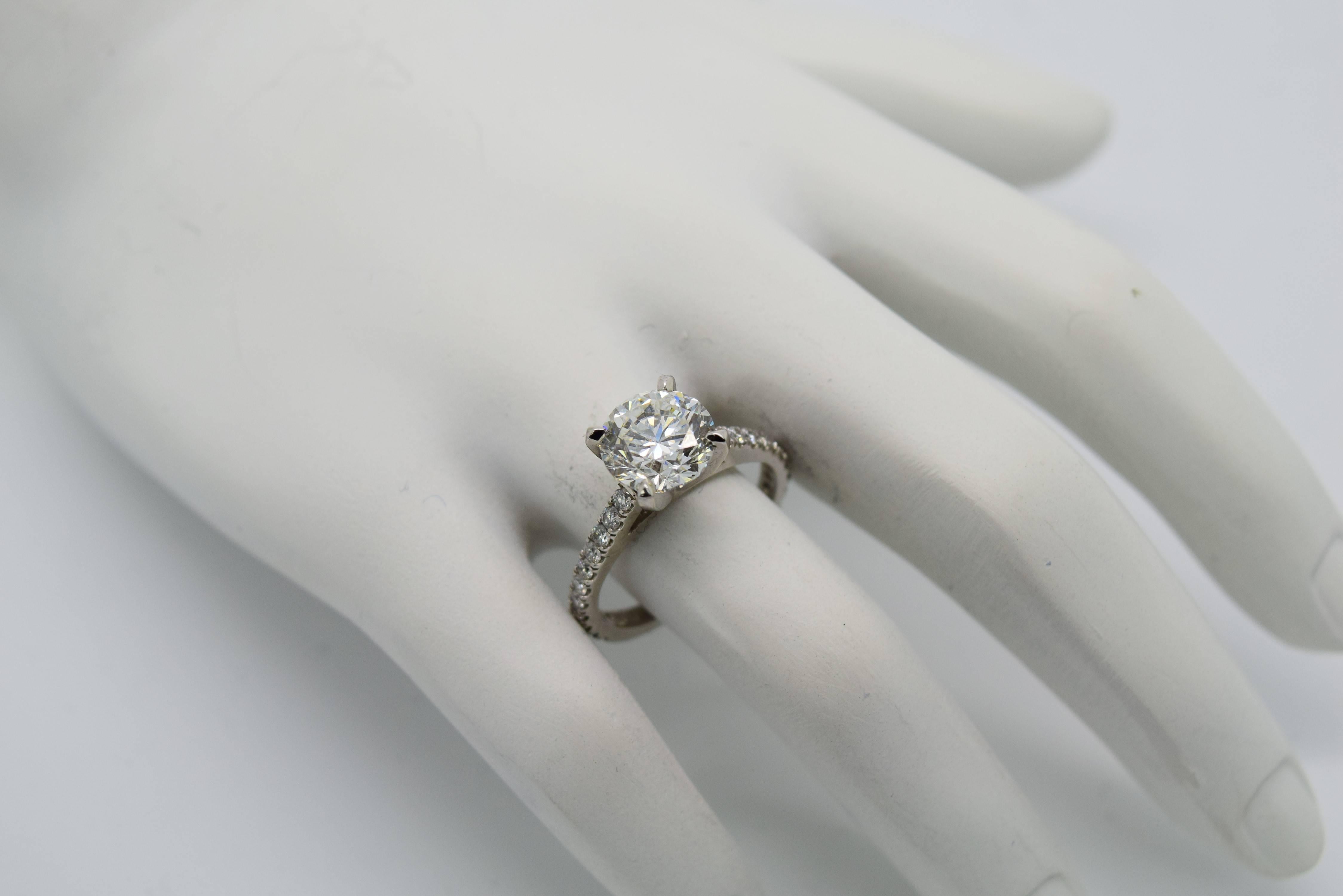  2 Carat Round Diamond Platinum Engagement Ring In New Condition For Sale In Chicago, IL
