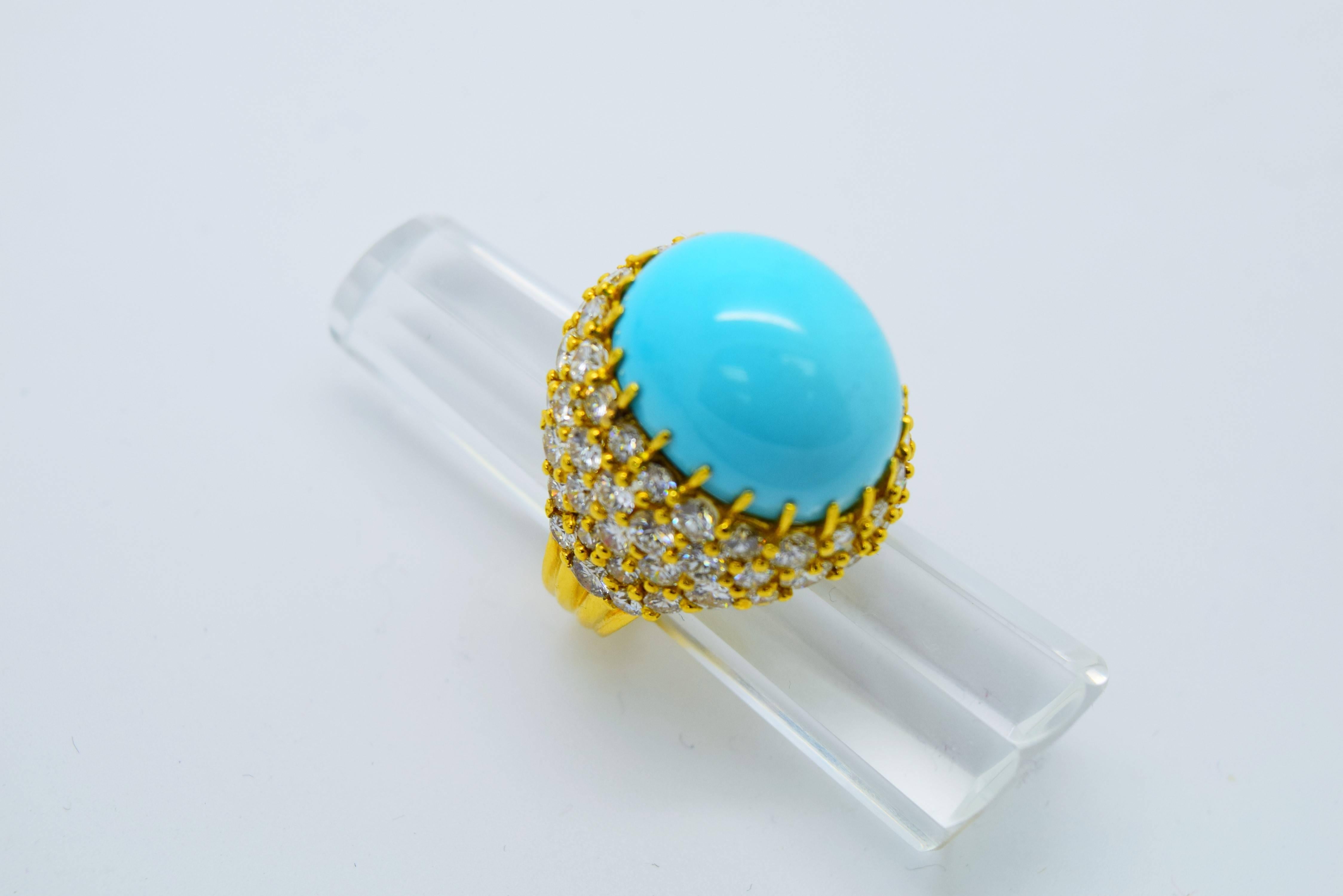 Fine Yellow Gold Persian Turquoise and Diamond Cocktail Bombe Ring In Excellent Condition For Sale In Chicago, IL