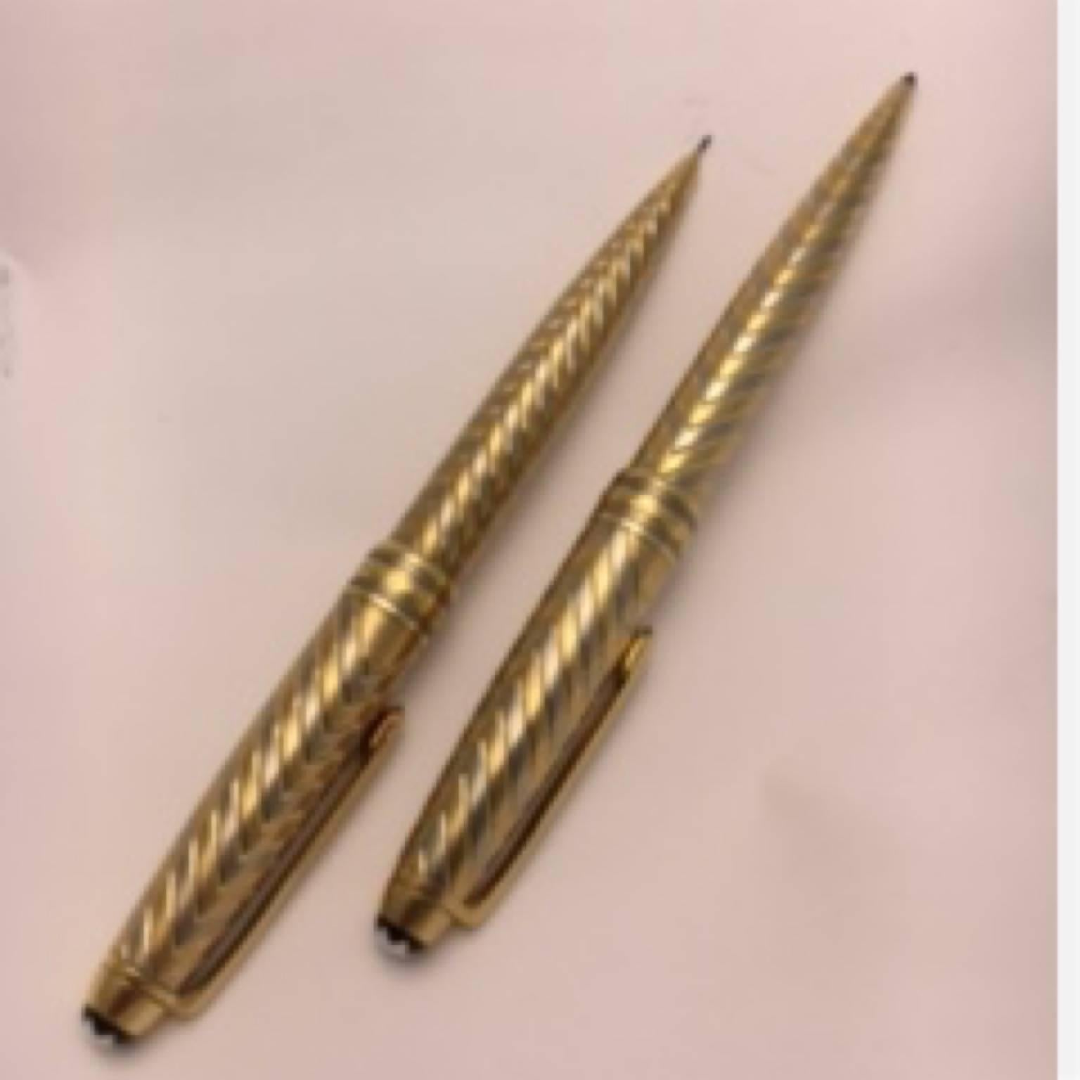 This Montblanc Meisterstuck two-tone Pen and Pencil set is in 18 Karat gold.
The set consist of one ball point pen and one mechanical pencil. This is such a rare find to have been made in the 1980's and still in mint condition. The clips have been