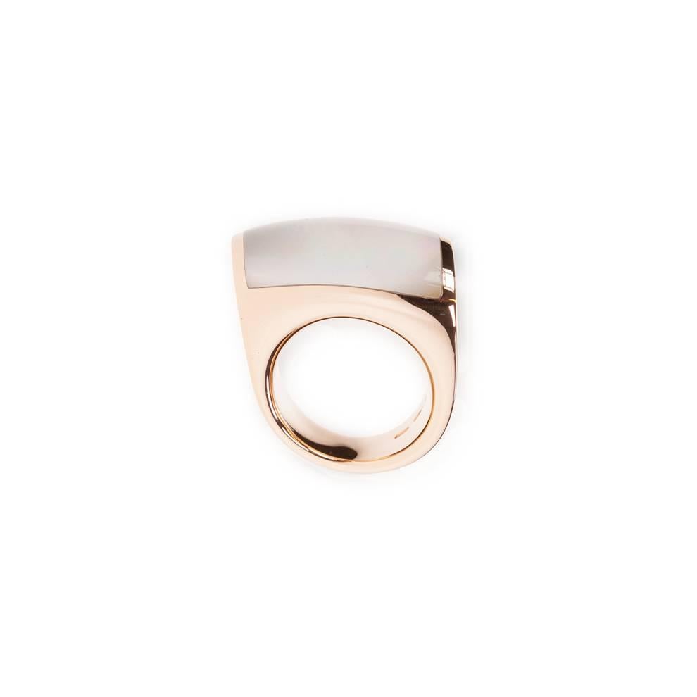 small ring with mother of pearl in 18 kt rose gold