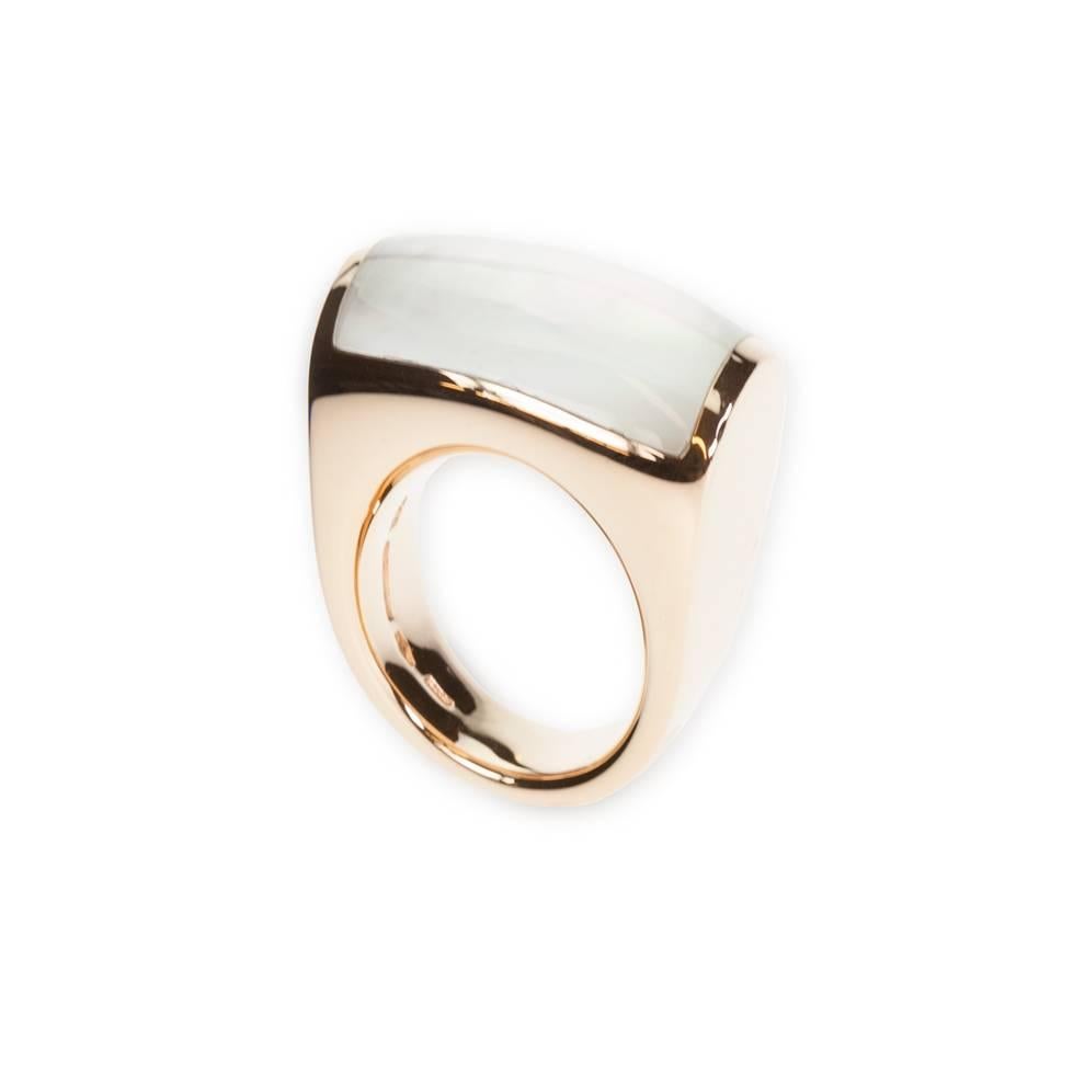 A Vhernier 18 Karat Rose Gold Small "Plateau" Ring in Mother of Pearl and Crystal Quartz.

Stamped: 20B, VHERNIER, 750, *3229 AL

Suggested Retail: $8,100

Size: 6.5