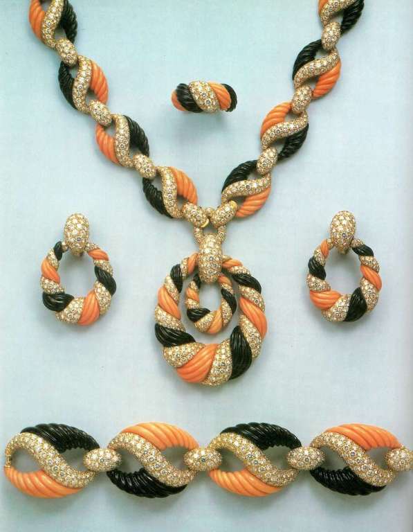 Women's Boucheron (Book) For Sale