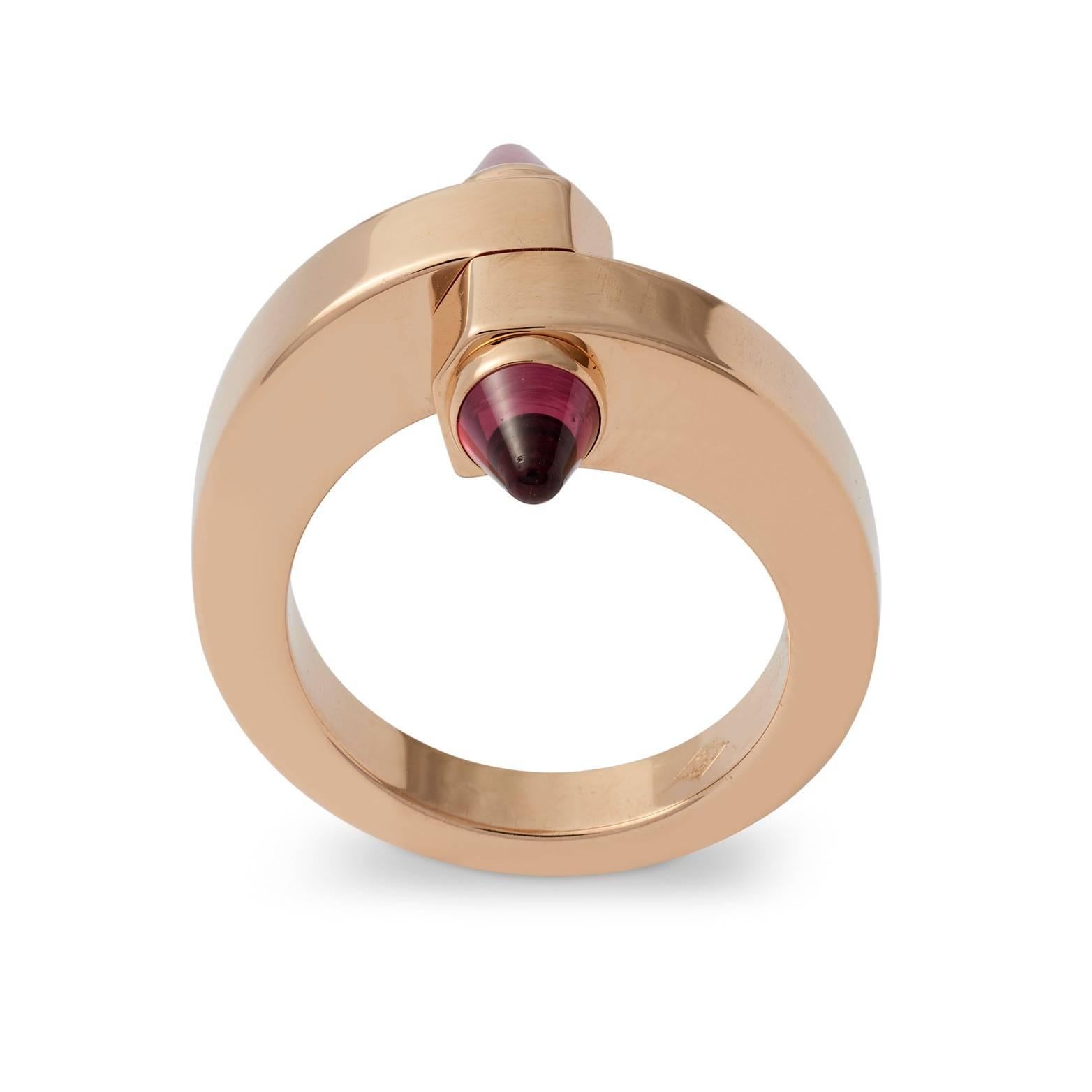 An extremely chic 18ct rose gold and bullet cut cabochon garnet Menotte ring signed by Cartier and numbered BO6781

Finger Size Europe 52, USA 5.75, GB L.5
