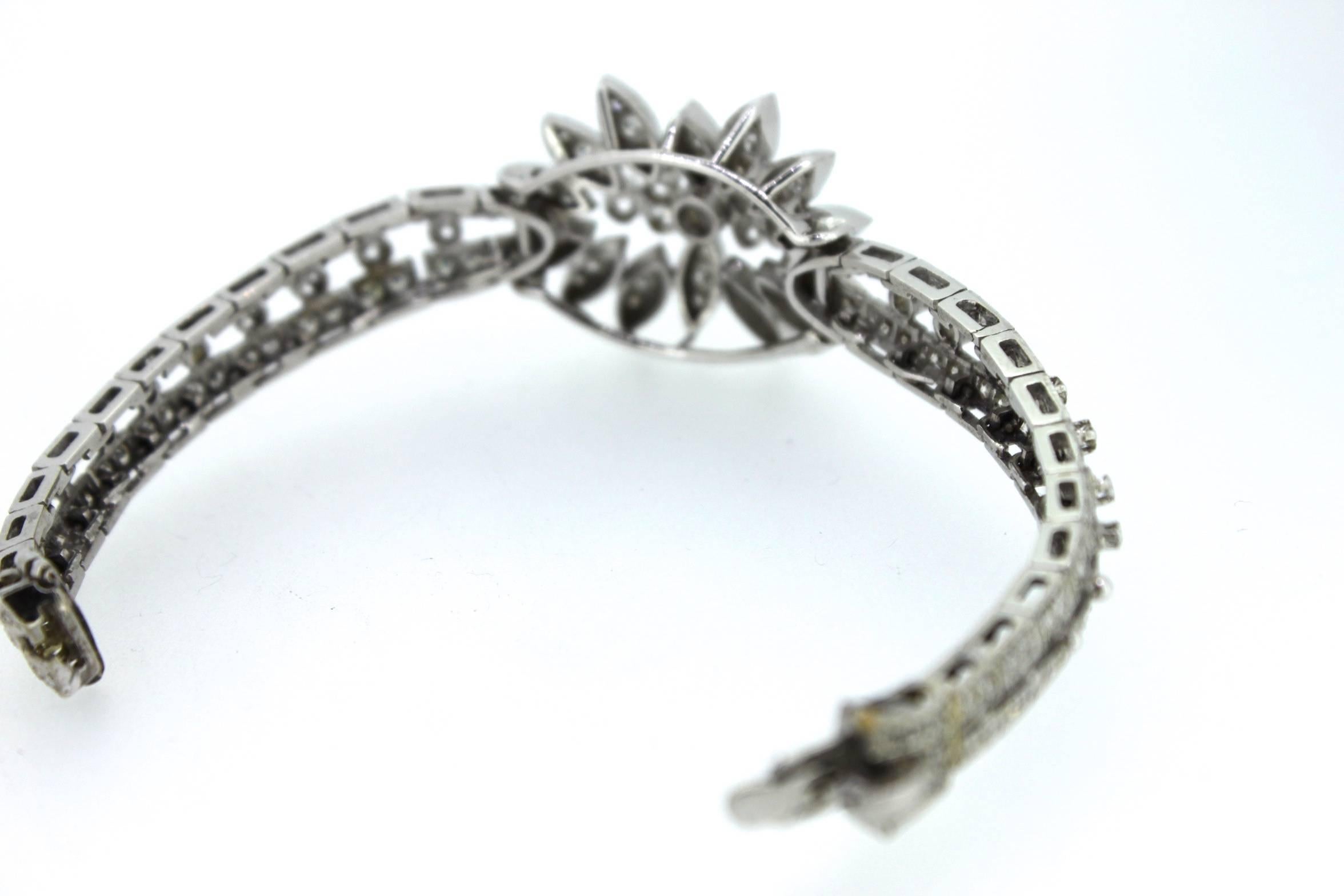 1960s Diamond Gold Floral Link Bracelet For Sale 1