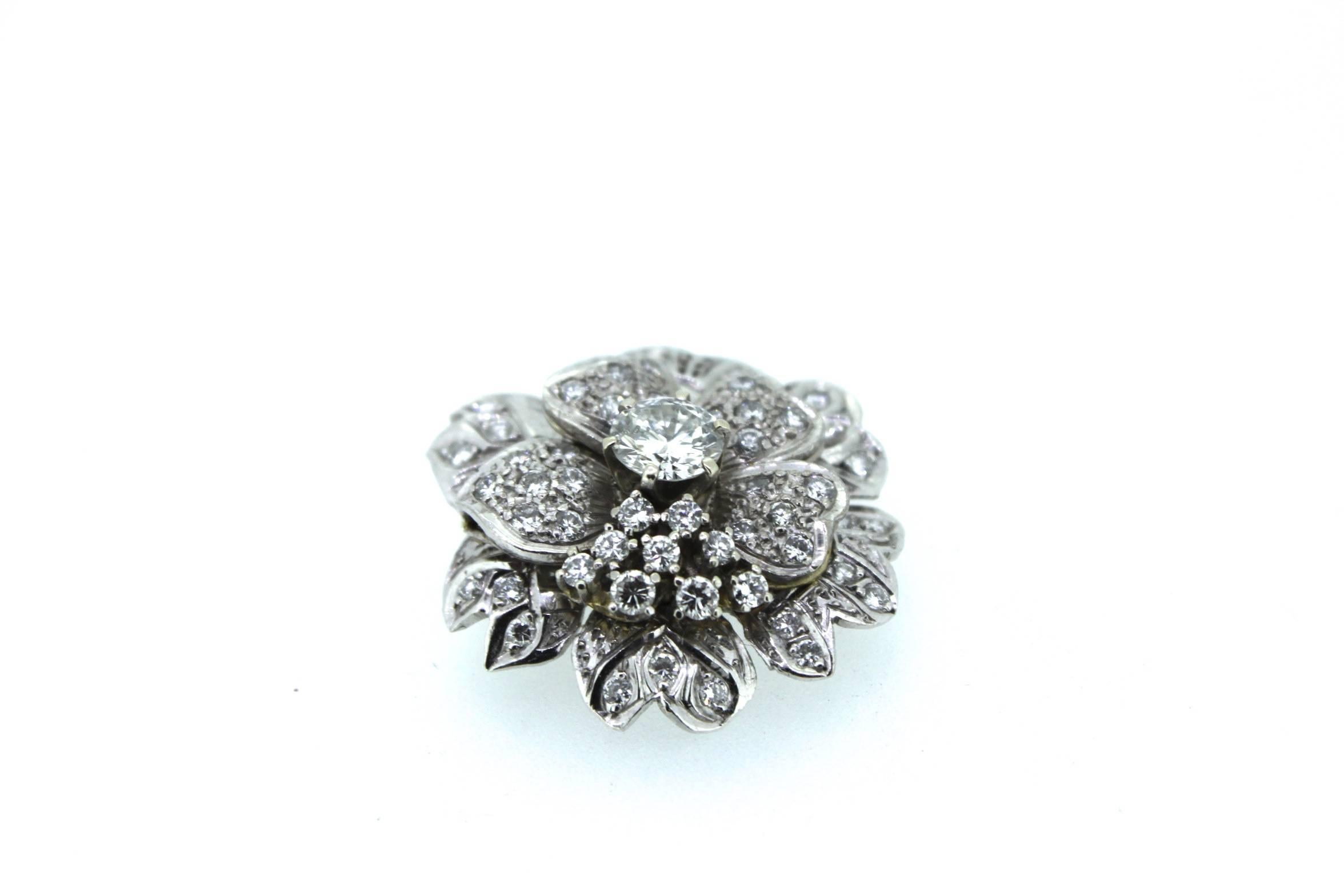 Diamond Gold Floral Brooch In Excellent Condition For Sale In Amsterdam, NL